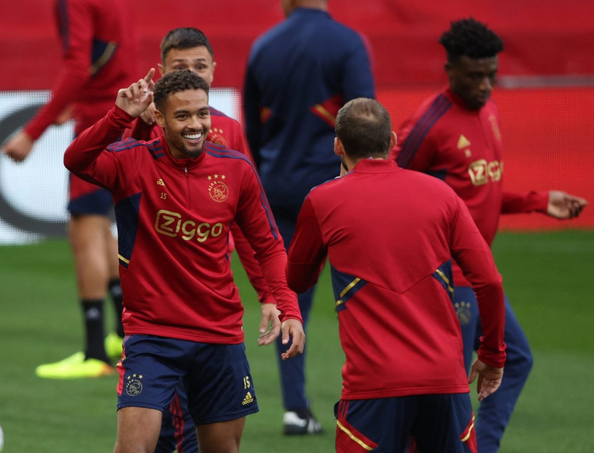 Man United could find Malacia 2.0 in Rensch