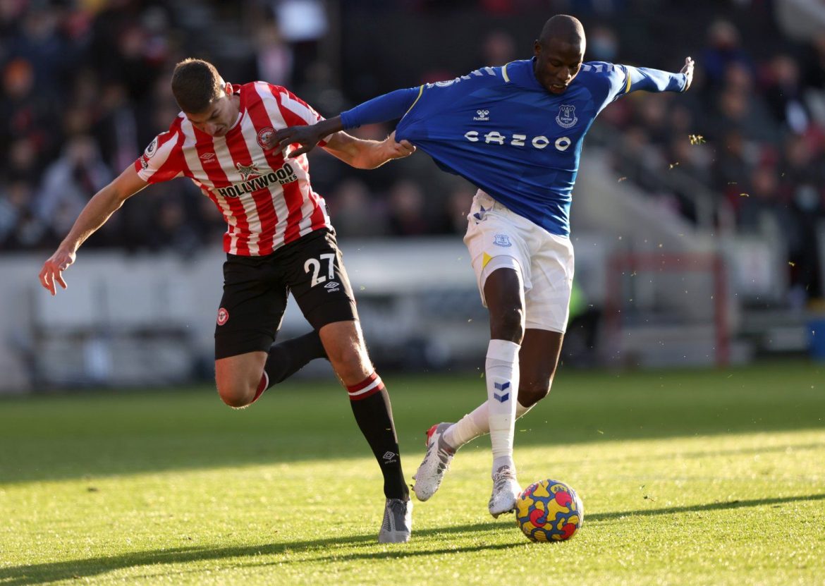 Everton injury news on Doucoure